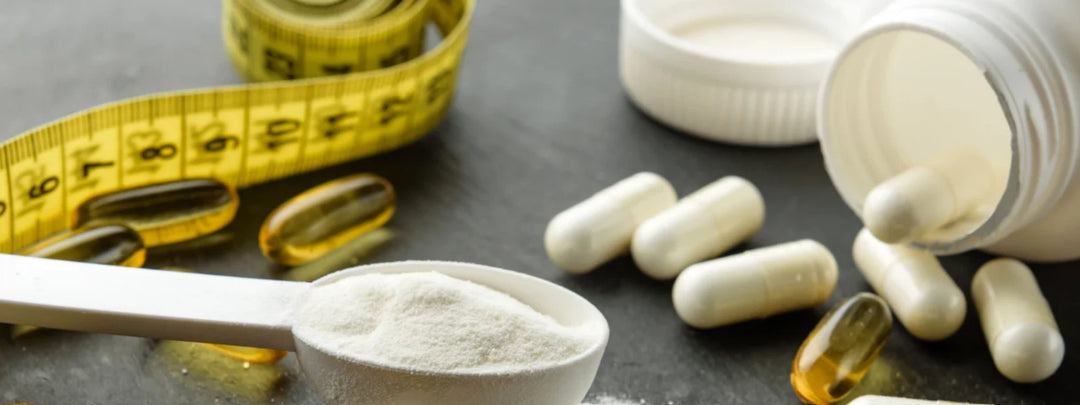 A golden spoonful of curcumin powder, highlighting what curcumin is and its potent health benefits. 